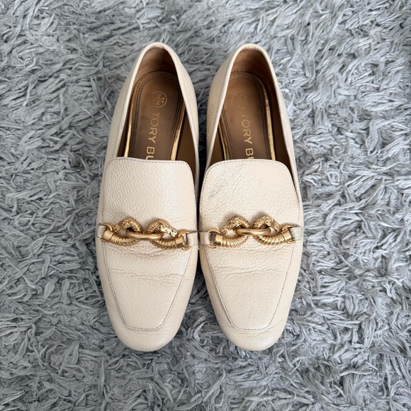 Tory Burch Shoes - Tory Burch Cream Leather Chain Loafers